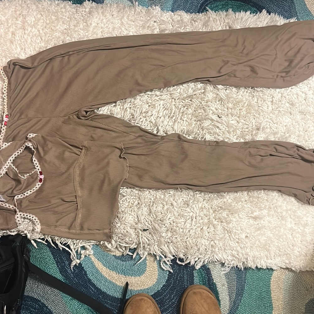 Matching latte brown set , perfect for the winter and just lounging around